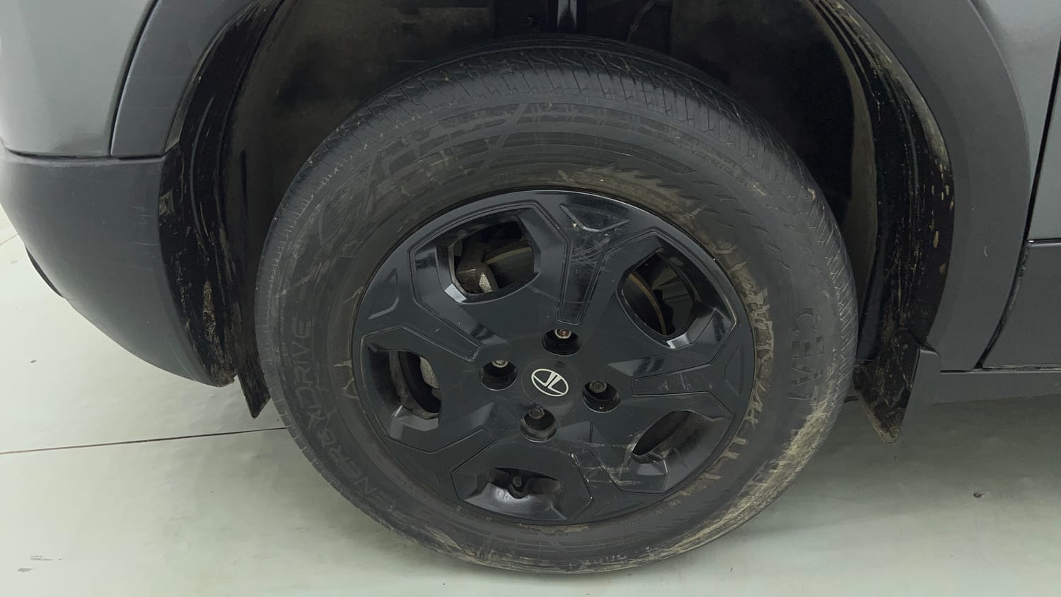 Used 2024 Tata Punch Accomplished iCNG Cng Manual tyres LEFT FRONT TYRE RIM VIEW