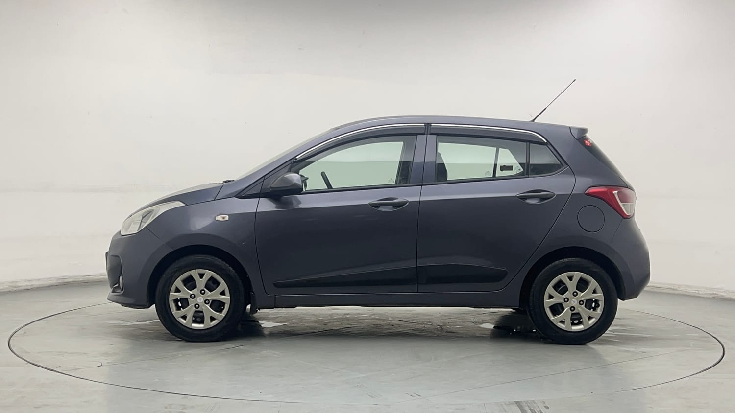Used 2018 Hyundai Grand i10 Magna 1.2 Kappa VTVT Petrol Manual exterior LEFT SIDE VIEW
