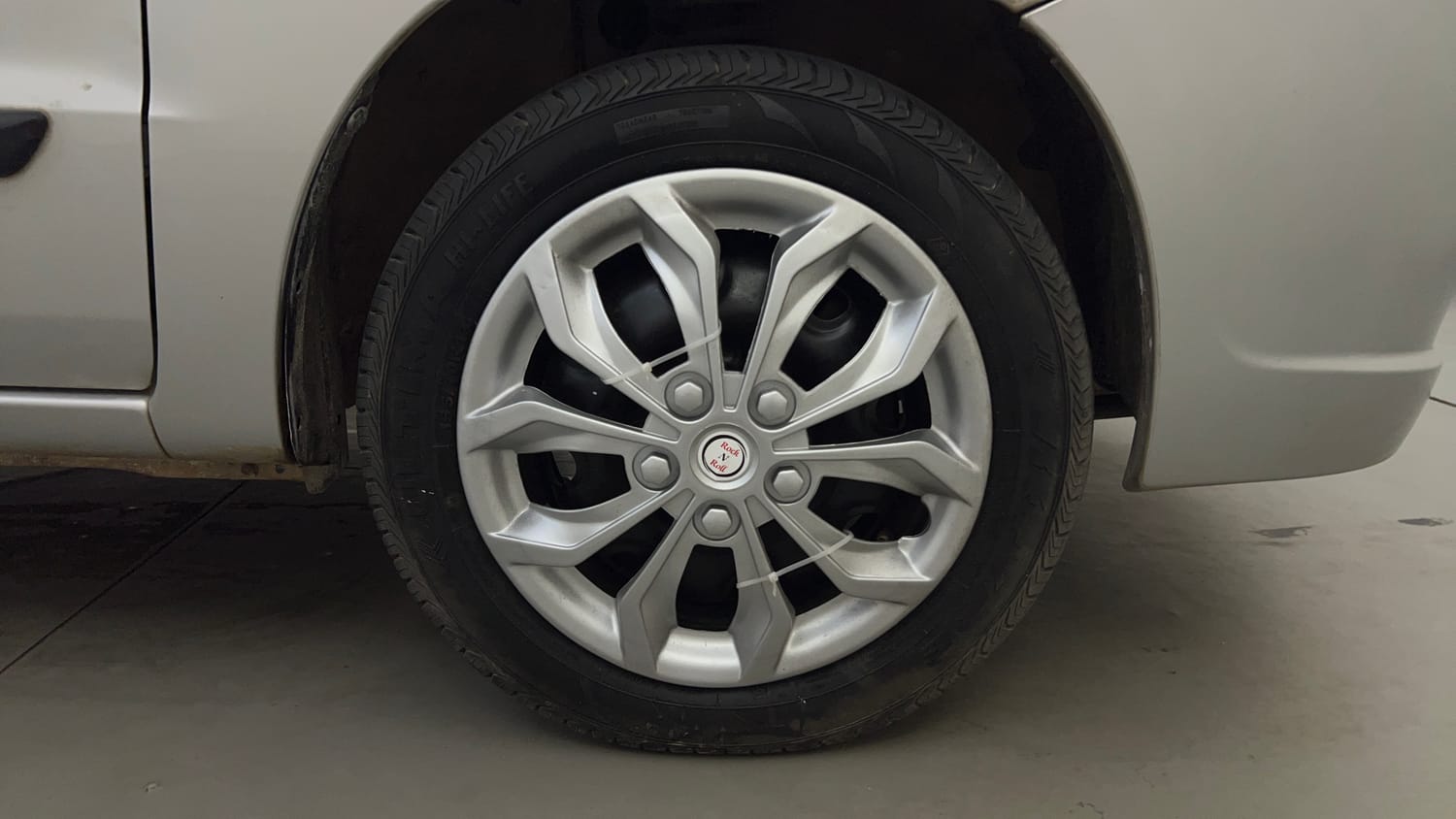 Used 2012 Maruti Suzuki Estilo VXi BS-IV Petrol Manual tyres RIGHT FRONT TYRE RIM VIEW