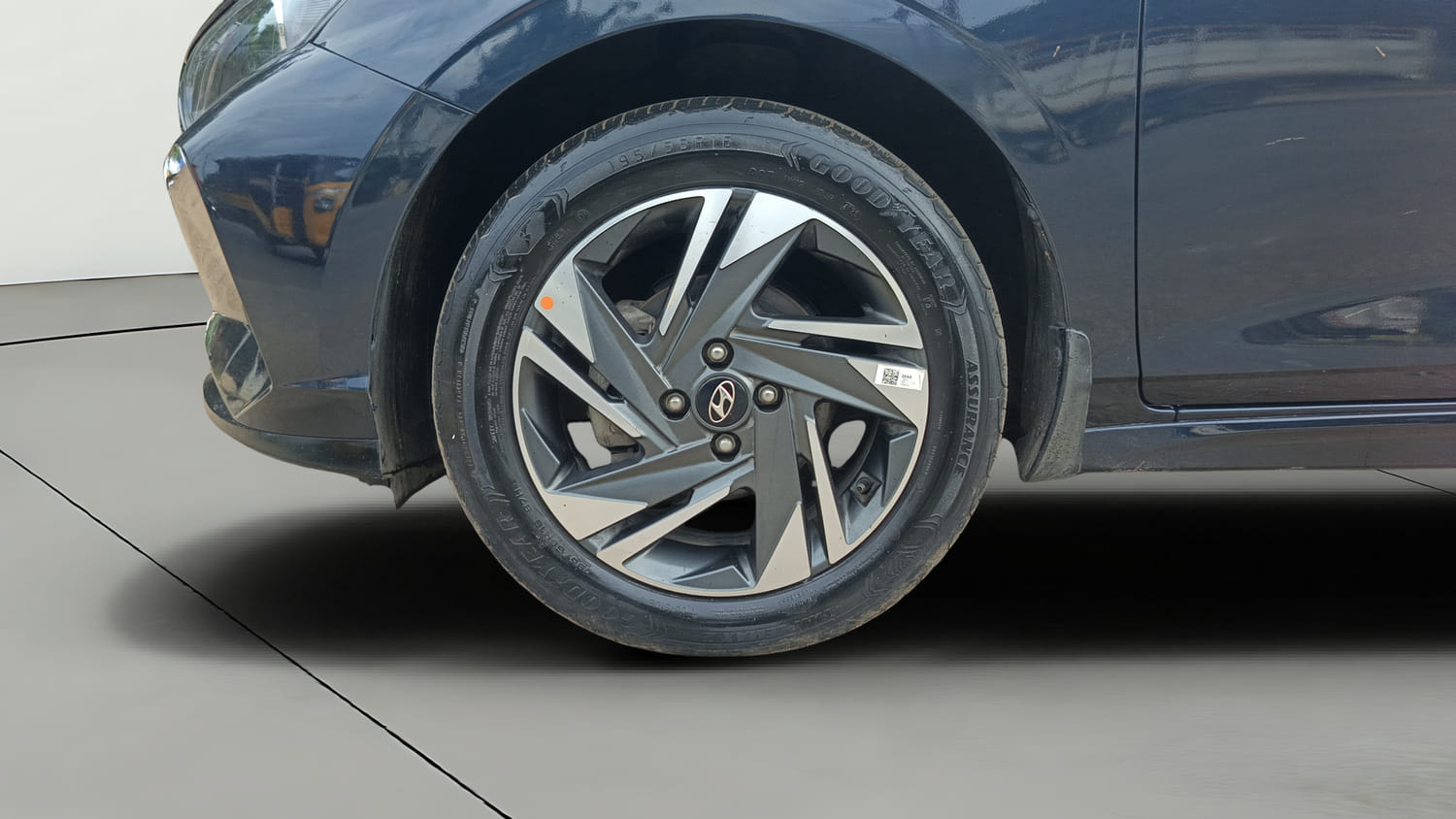 Used 2021 Hyundai New i20 Asta (O) 1.0 Turbo DCT Petrol Automatic tyres LEFT FRONT TYRE RIM VIEW