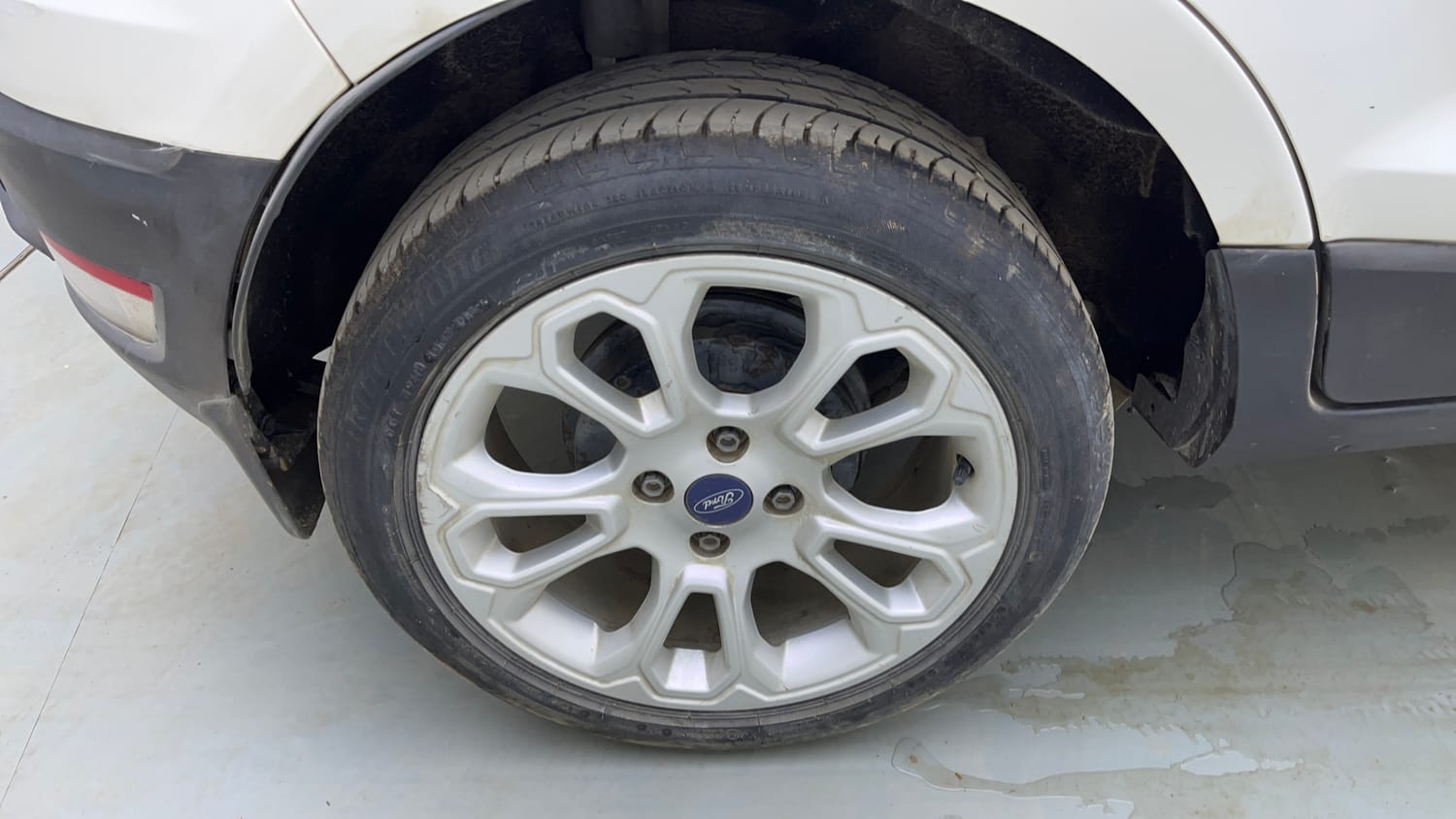 Used 2018 Ford EcoSport Titanium + 1.5L TDCi Diesel Manual tyres RIGHT REAR TYRE RIM VIEW