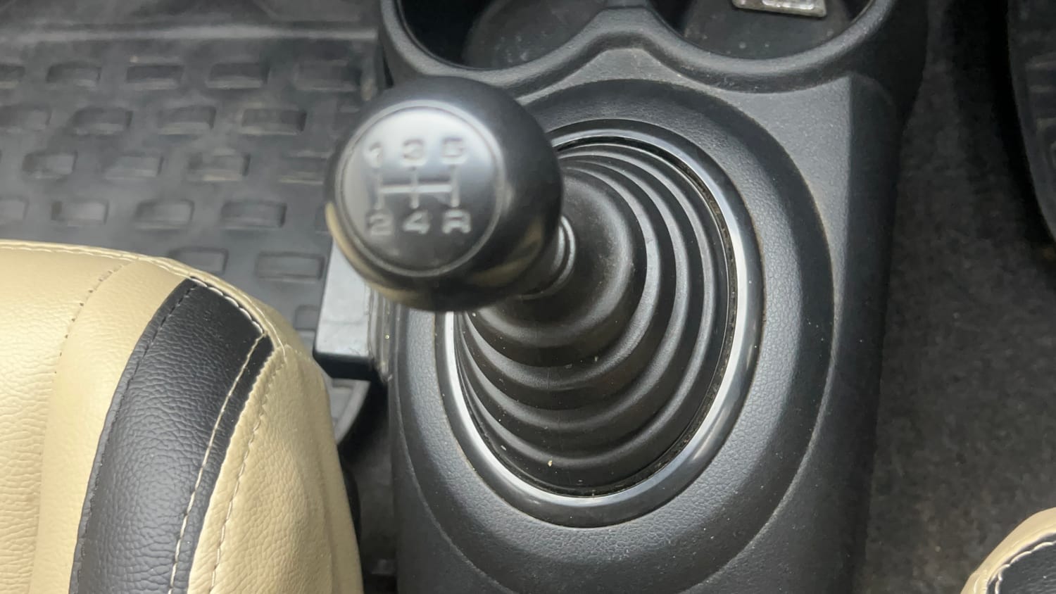 Used 2013 Honda Amaze 1.2 EX i-VTEC Petrol Manual interior GEAR  KNOB VIEW