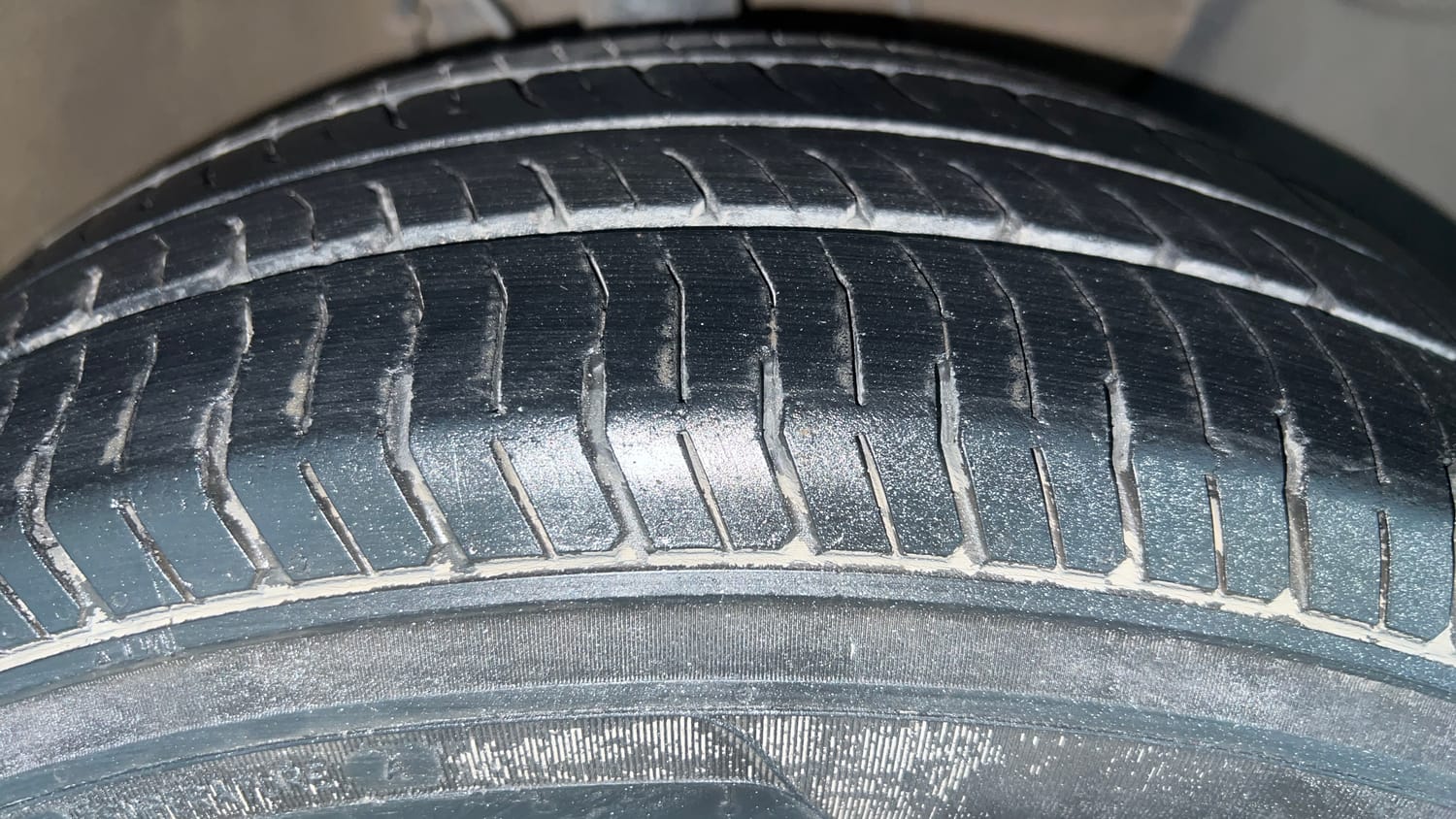 Used 2018 Hyundai Elite i20 Sportz 1.2 Petrol Manual tyres RIGHT FRONT TYRE TREAD VIEW