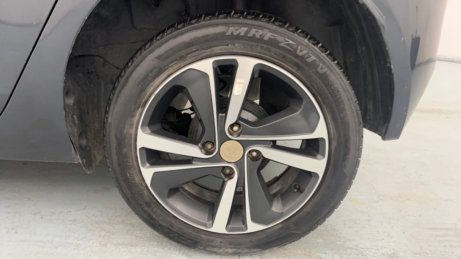 Used 2021 Tata Altroz XZ Petrol Petrol Manual tyres LEFT REAR TYRE RIM VIEW