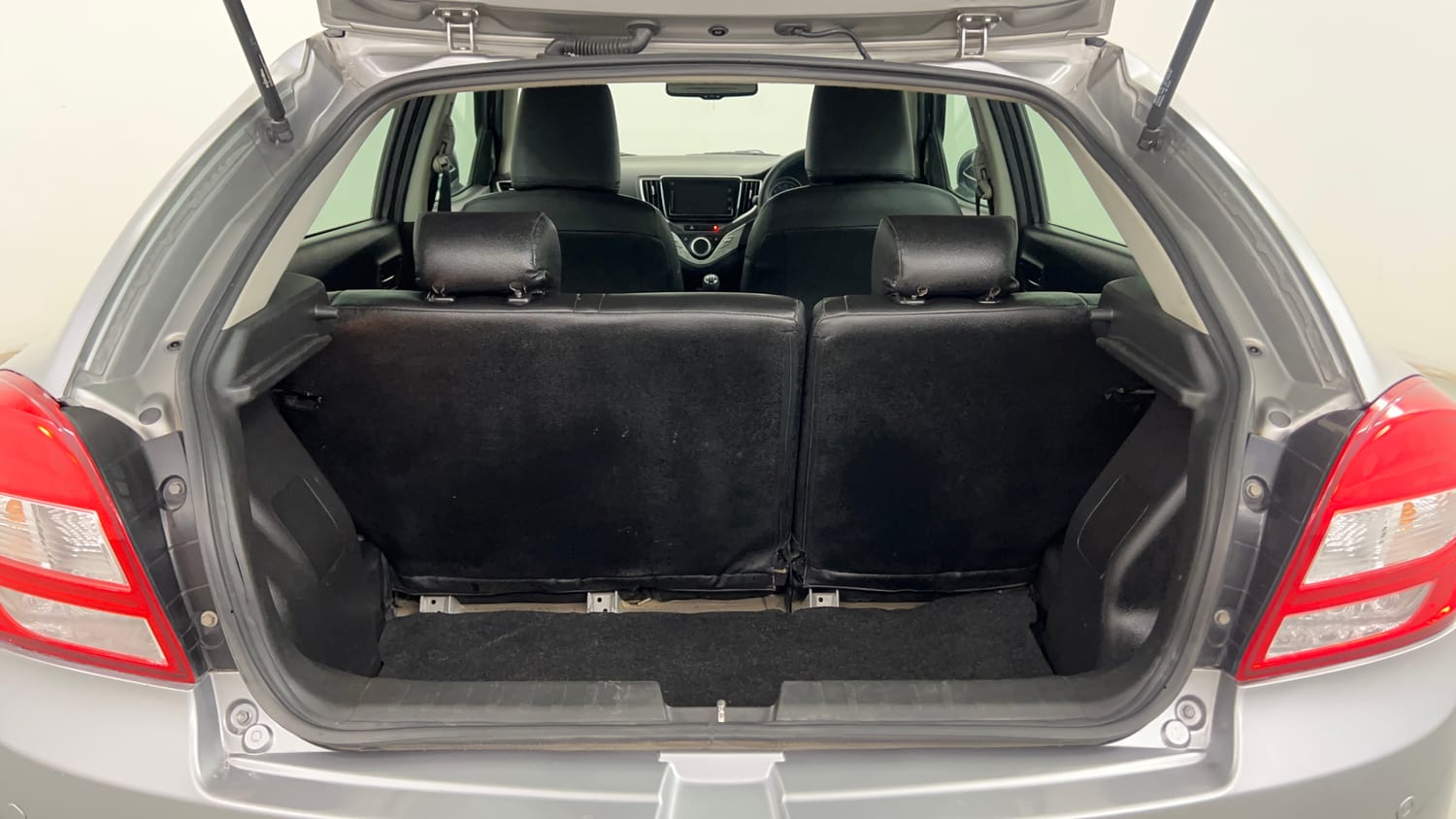 Used 2017 Maruti Suzuki Baleno Alpha 1.2 Petrol Manual interior DICKY INSIDE VIEW