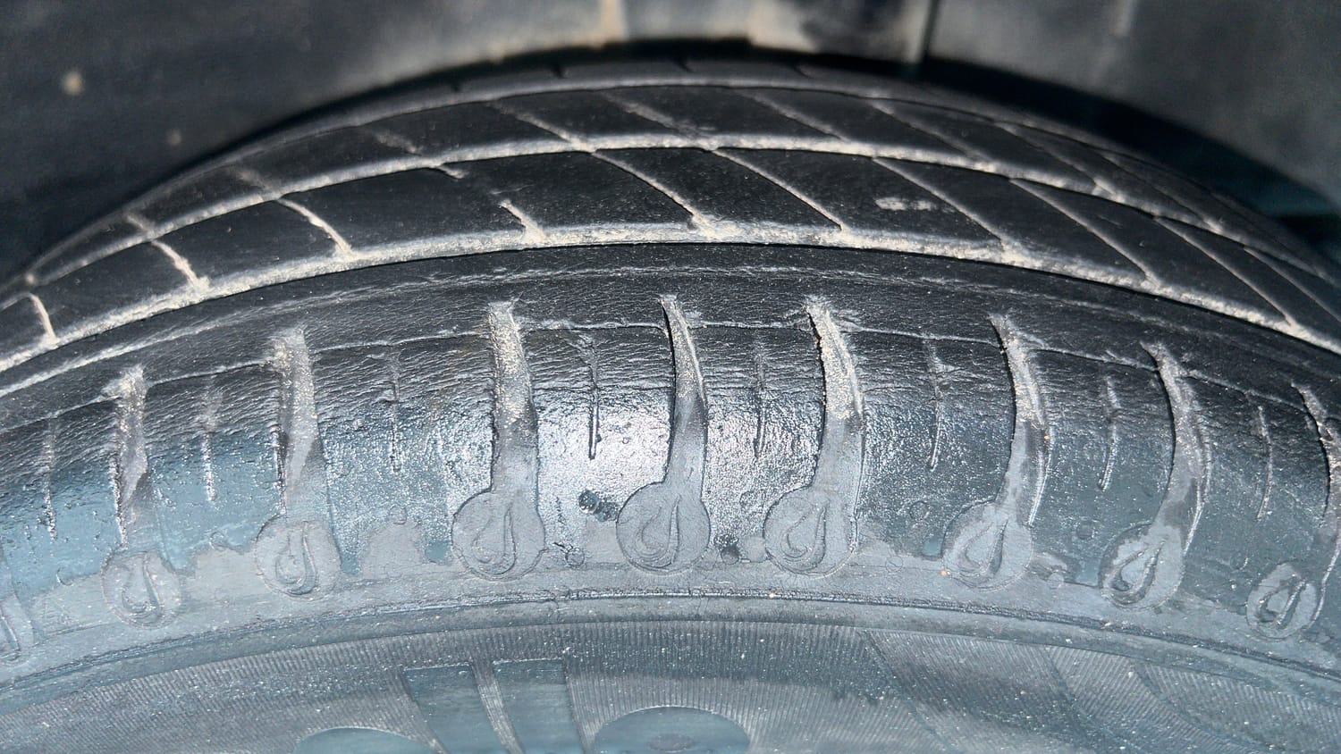 Used 2020 Renault Kwid RXT 1.0 AMT Opt Petrol Automatic tyres LEFT REAR TYRE TREAD VIEW