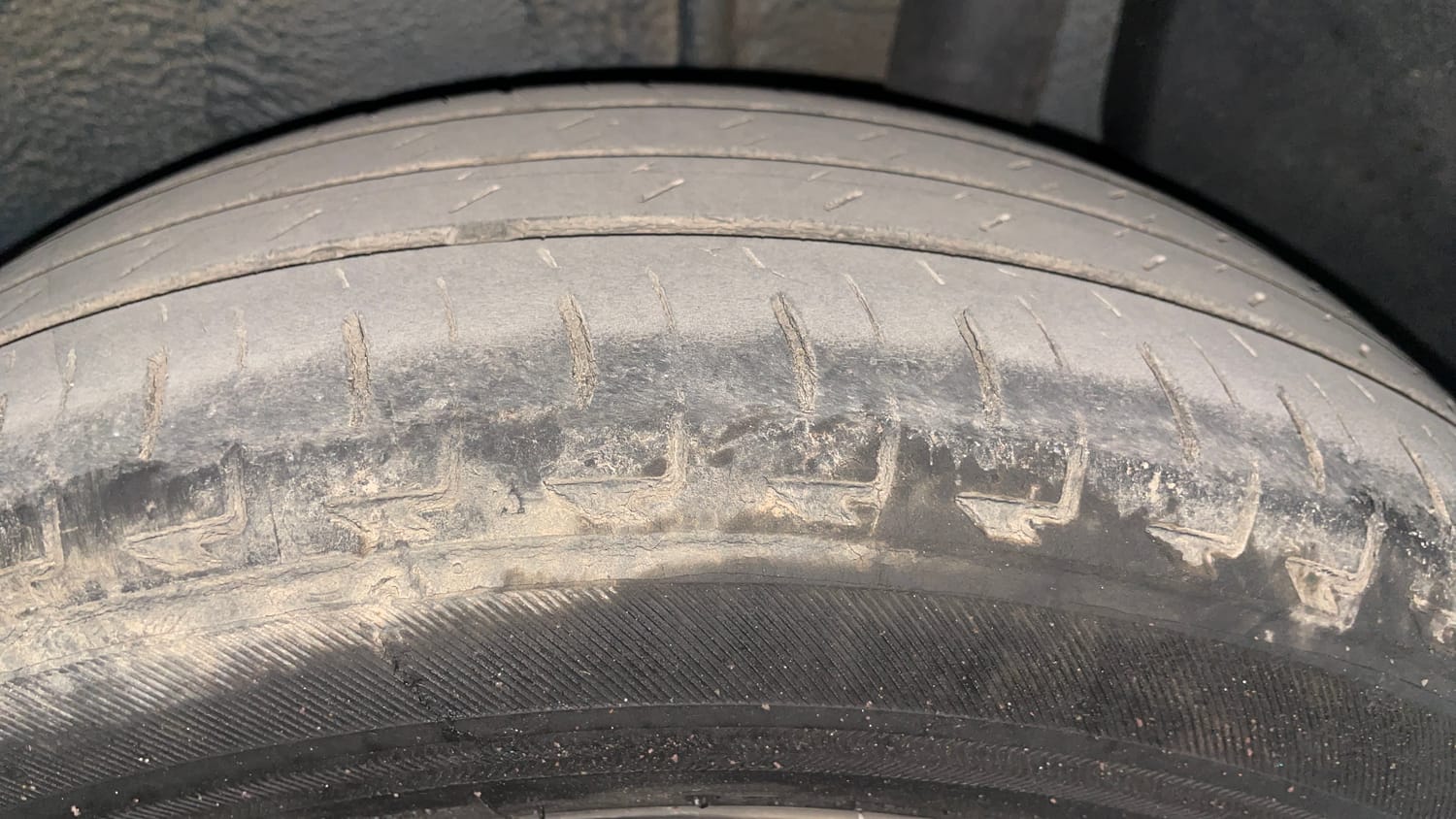 Used 2022 Maruti Suzuki Ignis Alpha 1.2 MT Petrol Manual tyres LEFT REAR TYRE TREAD VIEW