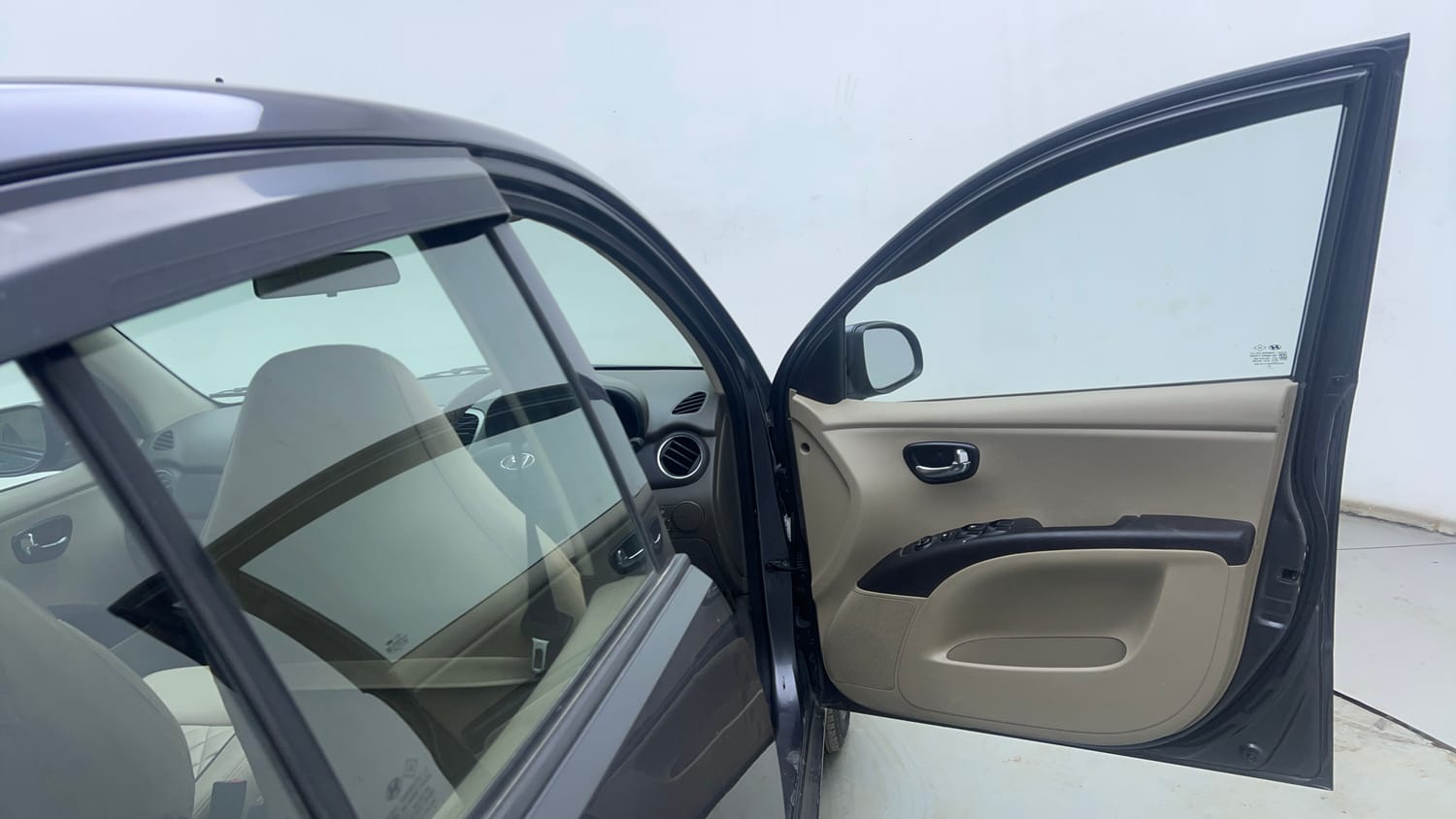 Used 2013 Hyundai i10 Sportz 1.2 Kappa2 Petrol Manual interior RIGHT FRONT DOOR OPEN VIEW
