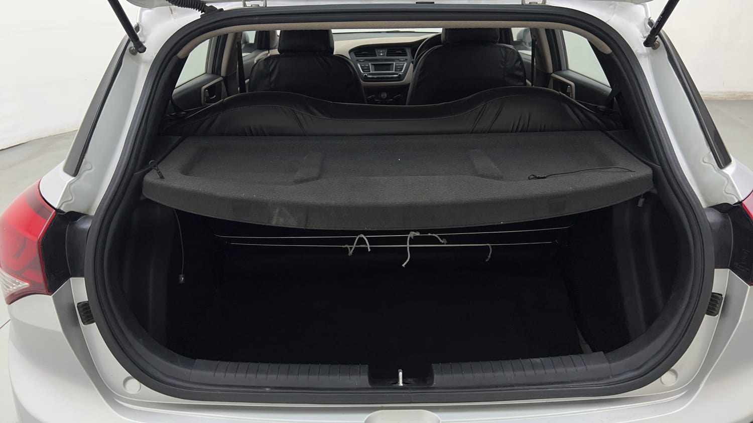 Used 2017 Hyundai Elite i20 Sportz 1.2 Petrol Manual interior DICKY INSIDE VIEW
