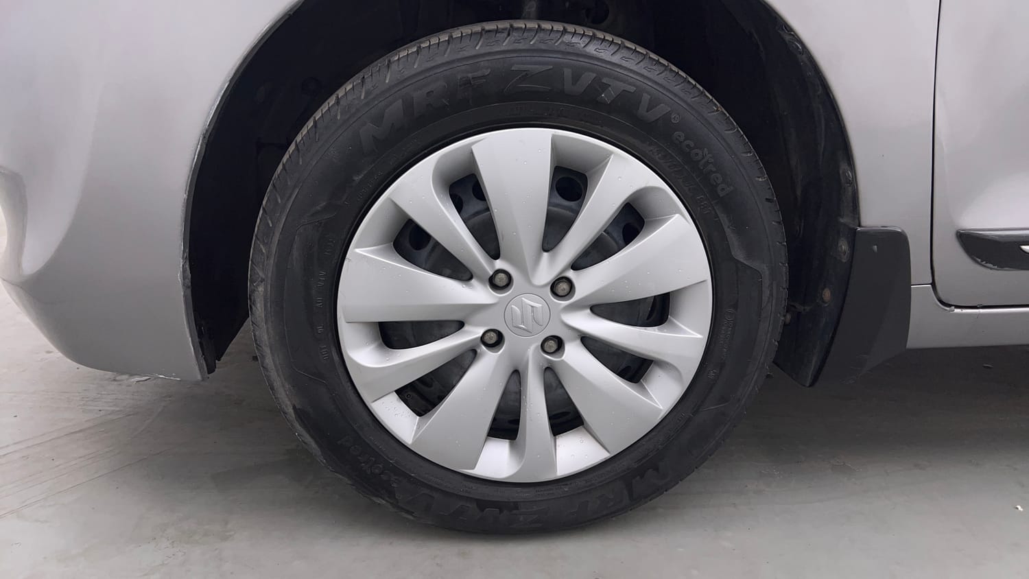 Used 2016 Maruti Suzuki Baleno Delta 1.2 Petrol Manual tyres LEFT FRONT TYRE RIM VIEW
