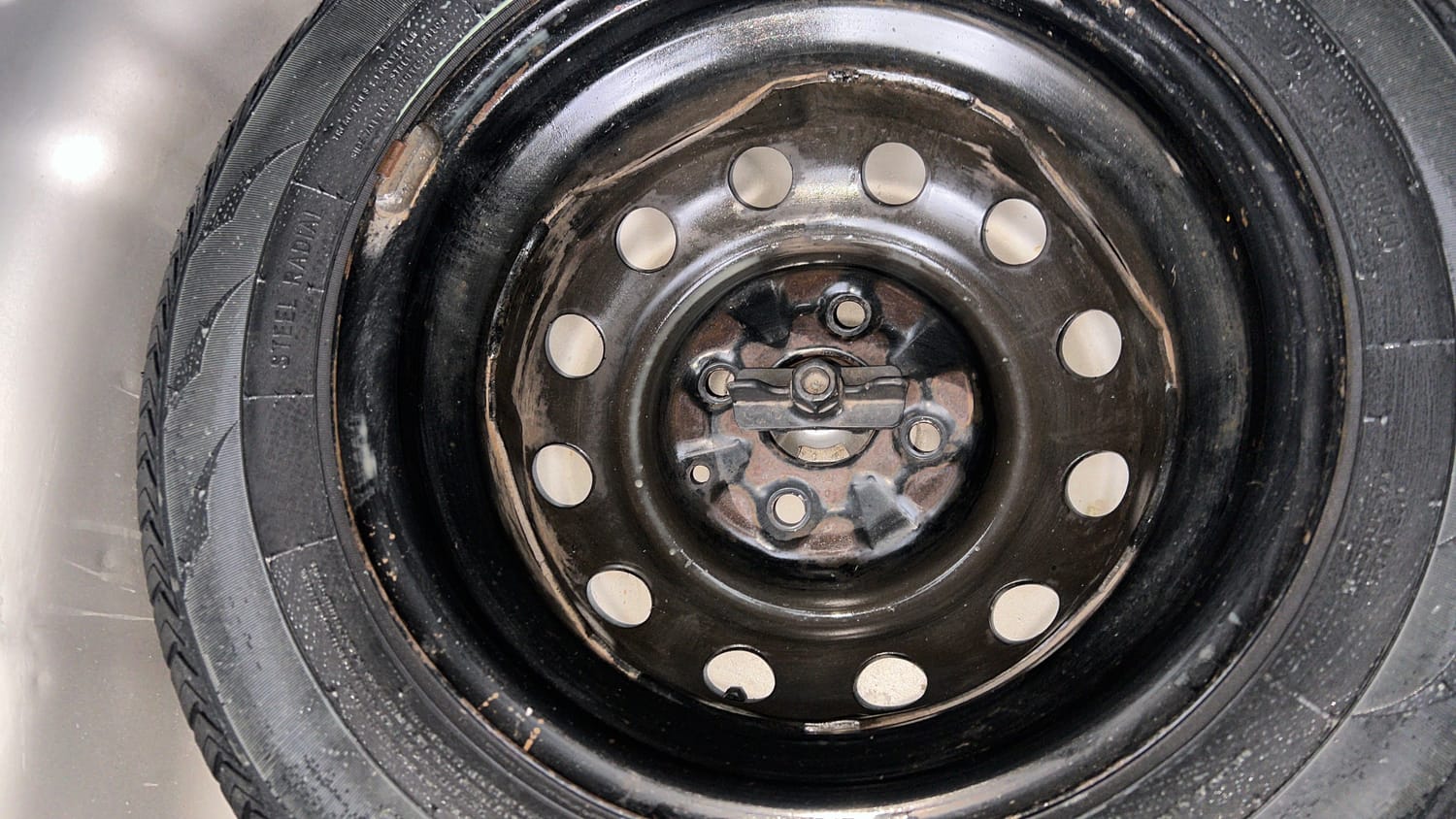 Used 2014 Hyundai Eon Sportz Petrol Manual tyres SPARE TYRE VIEW