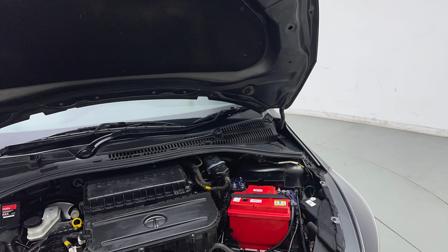 Used 2021 Tata Tiago LE Petro l+ CNG(Outside Fitted) Cng Manual engine ENGINE LEFT SIDE HINGE & APRON VIEW