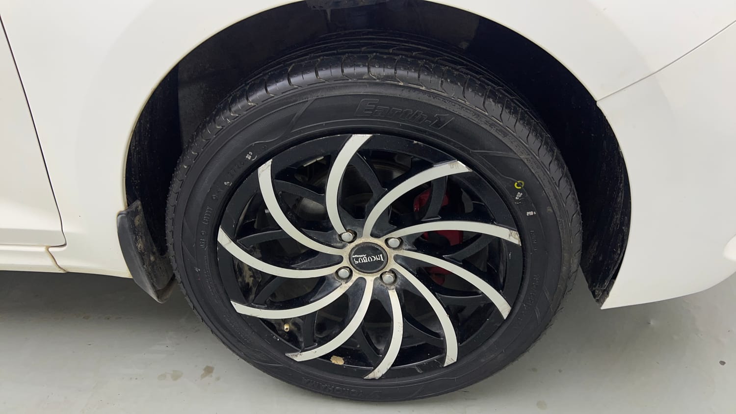 Used 2019 Hyundai Verna EX 1.4 VTVT Petrol Manual tyres RIGHT FRONT TYRE RIM VIEW