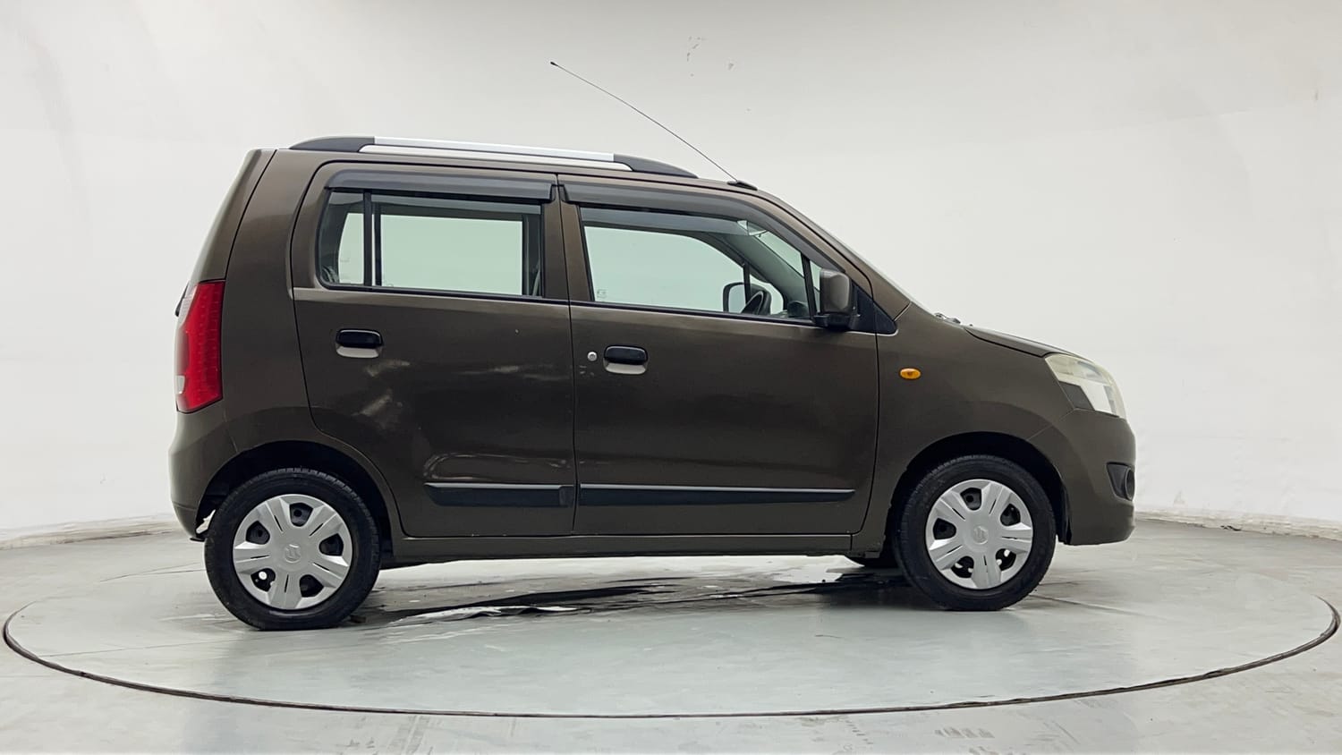 Used 2015 Maruti Suzuki Wagon R VXI Petrol Manual exterior RIGHT SIDE VIEW