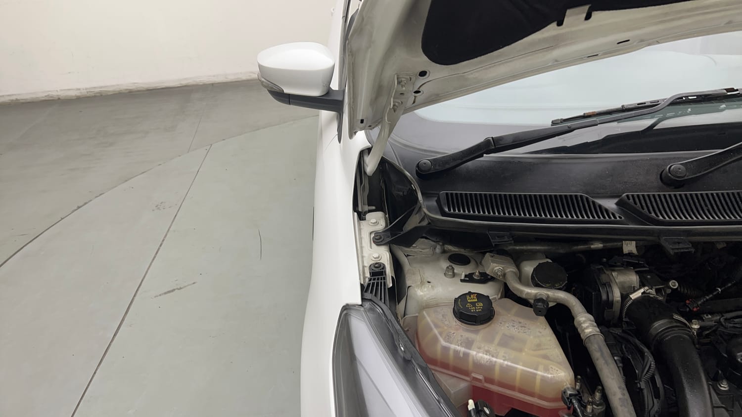 Used 2020 Ford Figo Aspire Titanium1.5 TDCi Diesel Manual engine ENGINE RIGHT SIDE HINGE & APRON VIEW