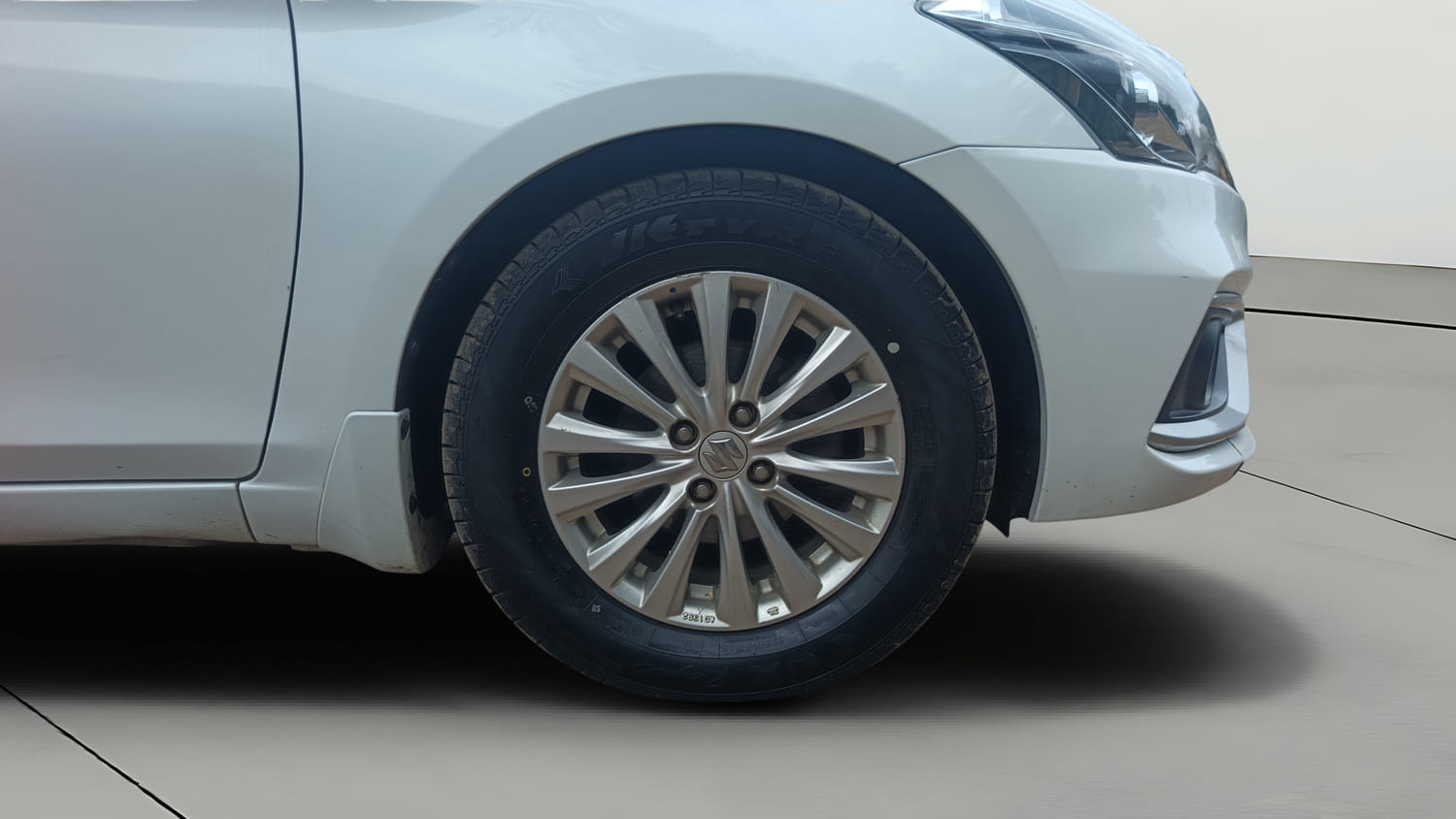 Used 2018 Maruti Suzuki Ciaz Delta Hybrid 1.5 Petrol Manual tyres RIGHT FRONT TYRE RIM VIEW