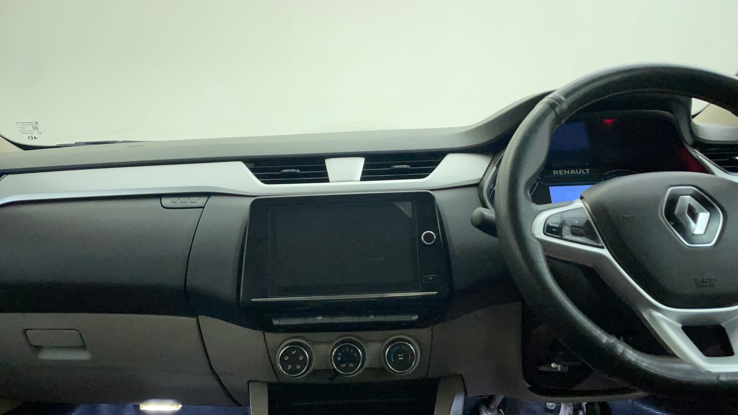 Used 2022 Renault Triber RXZ EASY-R AMT Dual Tone Petrol Automatic interior MUSIC SYSTEM & AC CONTROL VIEW