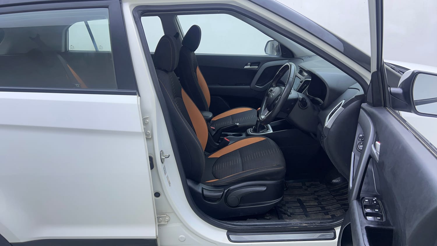 Used 2018 Hyundai Creta SX 1.6 Dual Tone Petrol Petrol Manual interior RIGHT SIDE FRONT DOOR CABIN VIEW