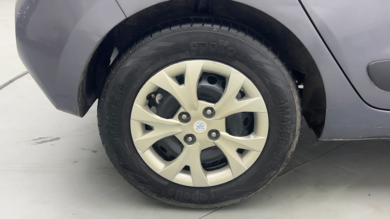 Used 2018 Hyundai Grand i10 Magna 1.2 Kappa VTVT Petrol Manual tyres RIGHT REAR TYRE RIM VIEW