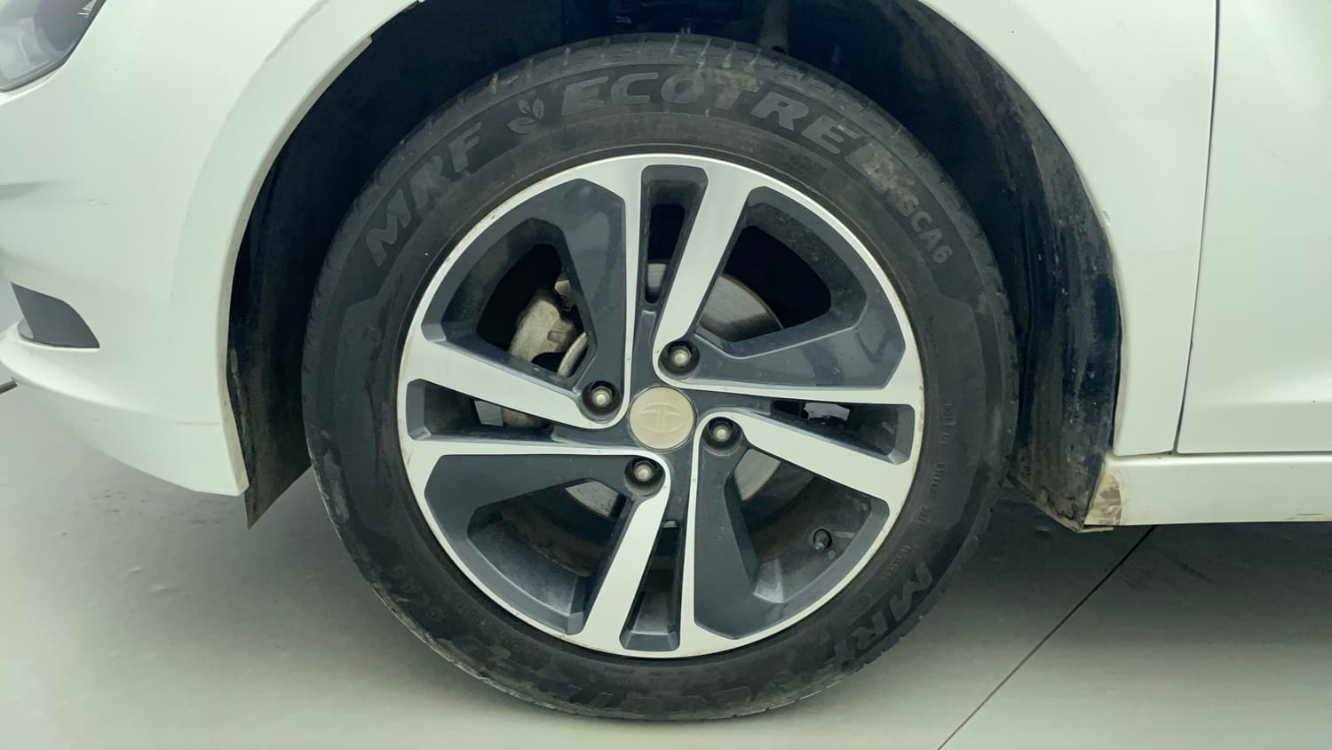 Used 2023 Tata Altroz XZ Plus (S) Diesel Diesel Manual tyres LEFT FRONT TYRE RIM VIEW