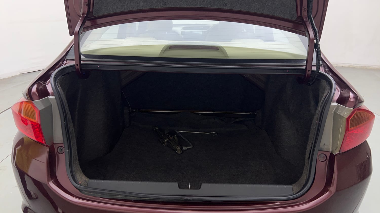 Used 2017 Honda City V Petrol Petrol Manual interior DICKY INSIDE VIEW
