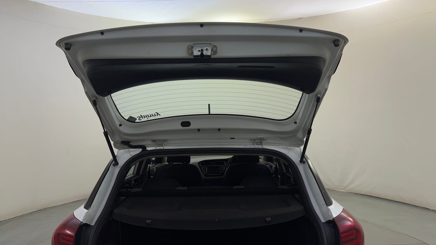 Used 2020 Hyundai Elite i20 Sportz Plus 1.2 Petrol Manual interior DICKY DOOR OPEN VIEW