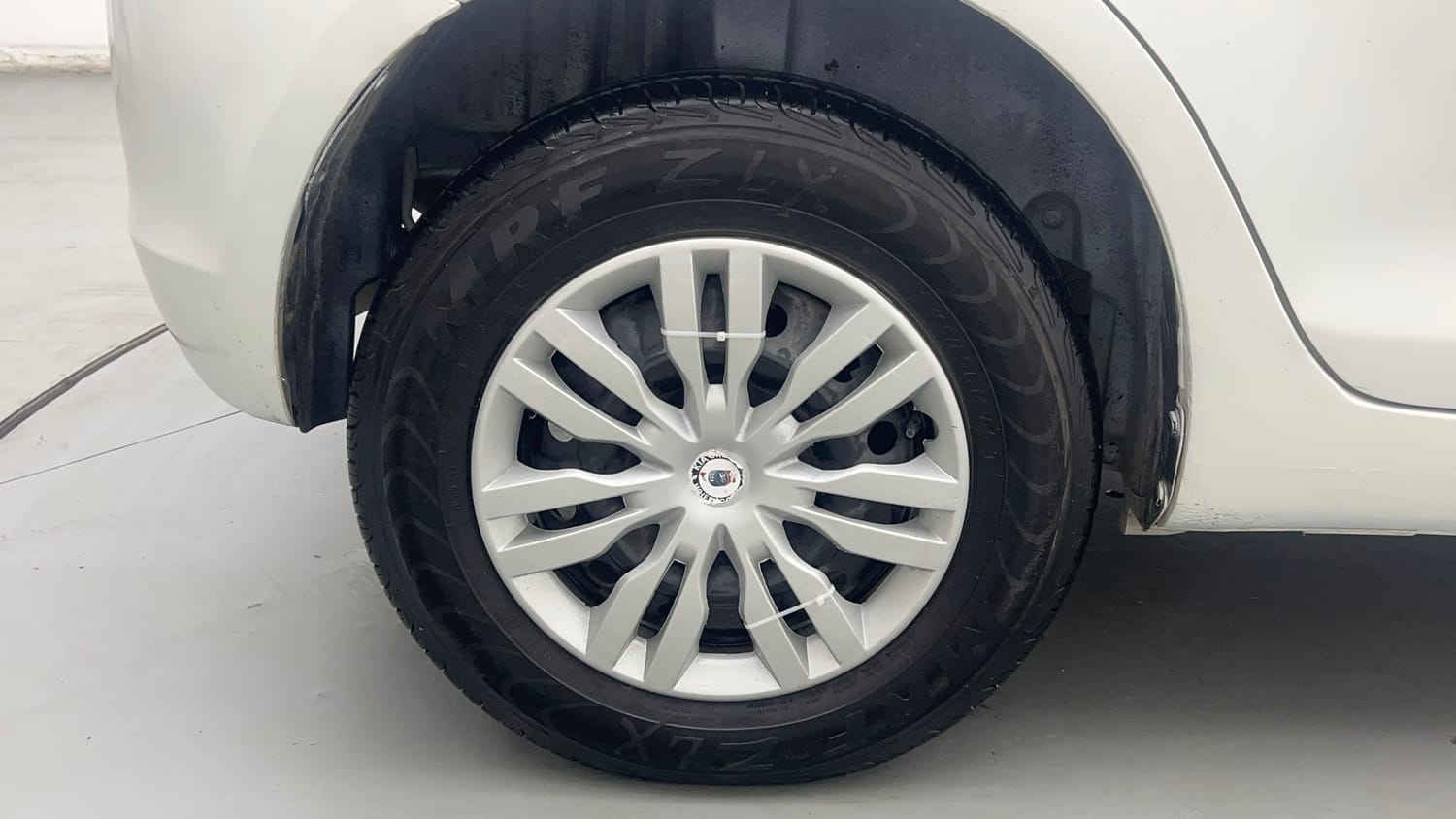 Used 2015 Maruti Suzuki Swift VXi Petrol Manual tyres RIGHT REAR TYRE RIM VIEW