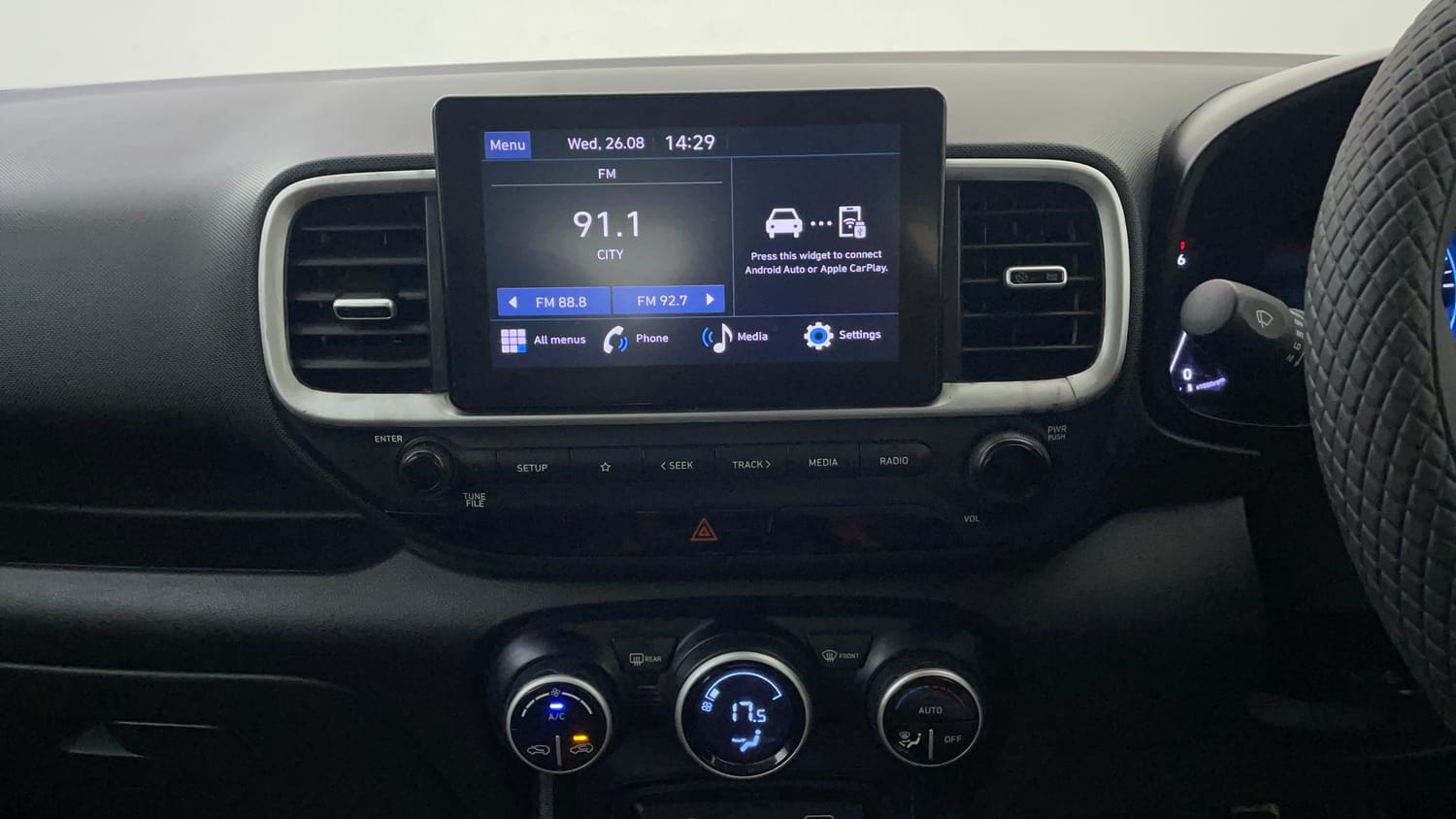 Used 2022 Hyundai Venue SX 1.5 CRDi Diesel Manual interior MUSIC SYSTEM & AC CONTROL VIEW