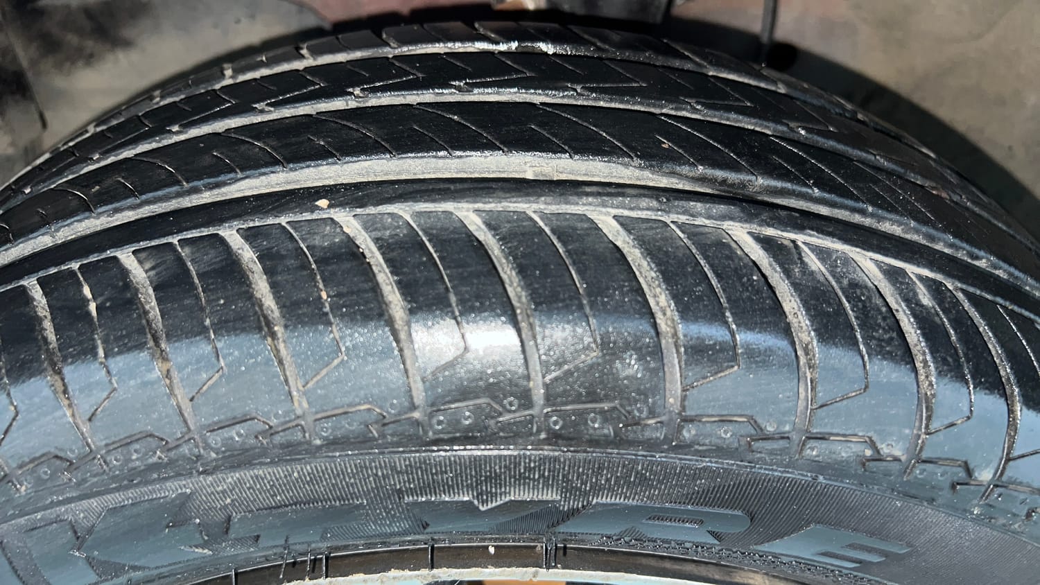Used 2017 Honda City V Petrol Petrol Manual tyres LEFT FRONT TYRE TREAD VIEW