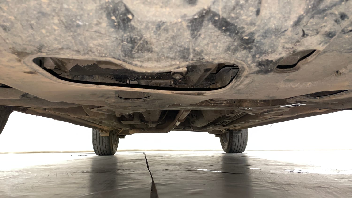 Used 2022 Hyundai Venue SX 1.5 CRDi Diesel Manual extra FRONT LEFT UNDERBODY VIEW