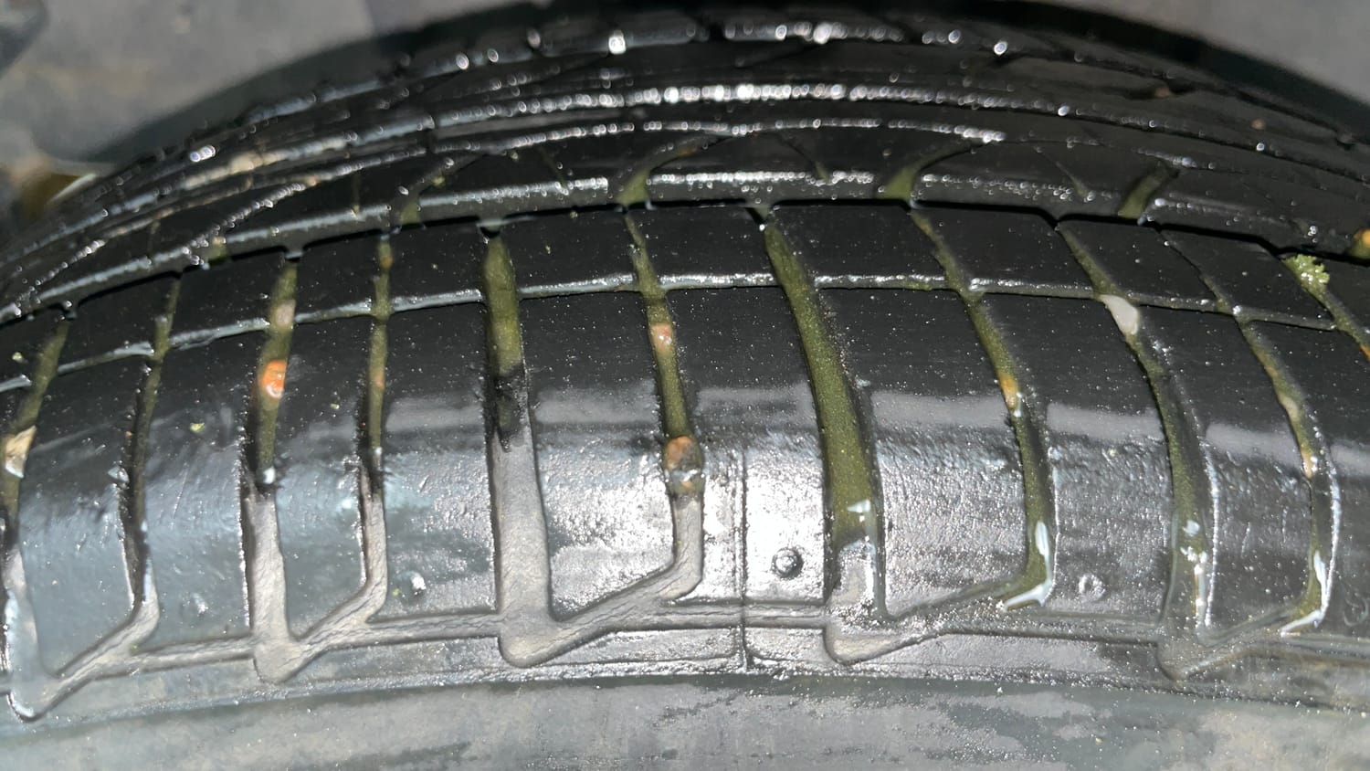 Used 2022 null Petrol Automatic tyres RIGHT REAR TYRE TREAD VIEW
