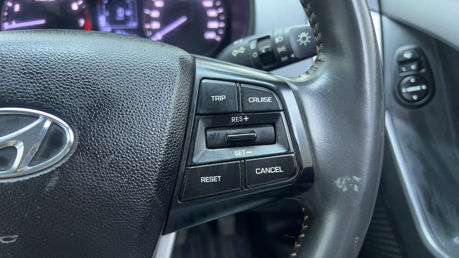 Used 2018 Hyundai Creta SX 1.6 Dual Tone Petrol Petrol Manual top_features Cruise control