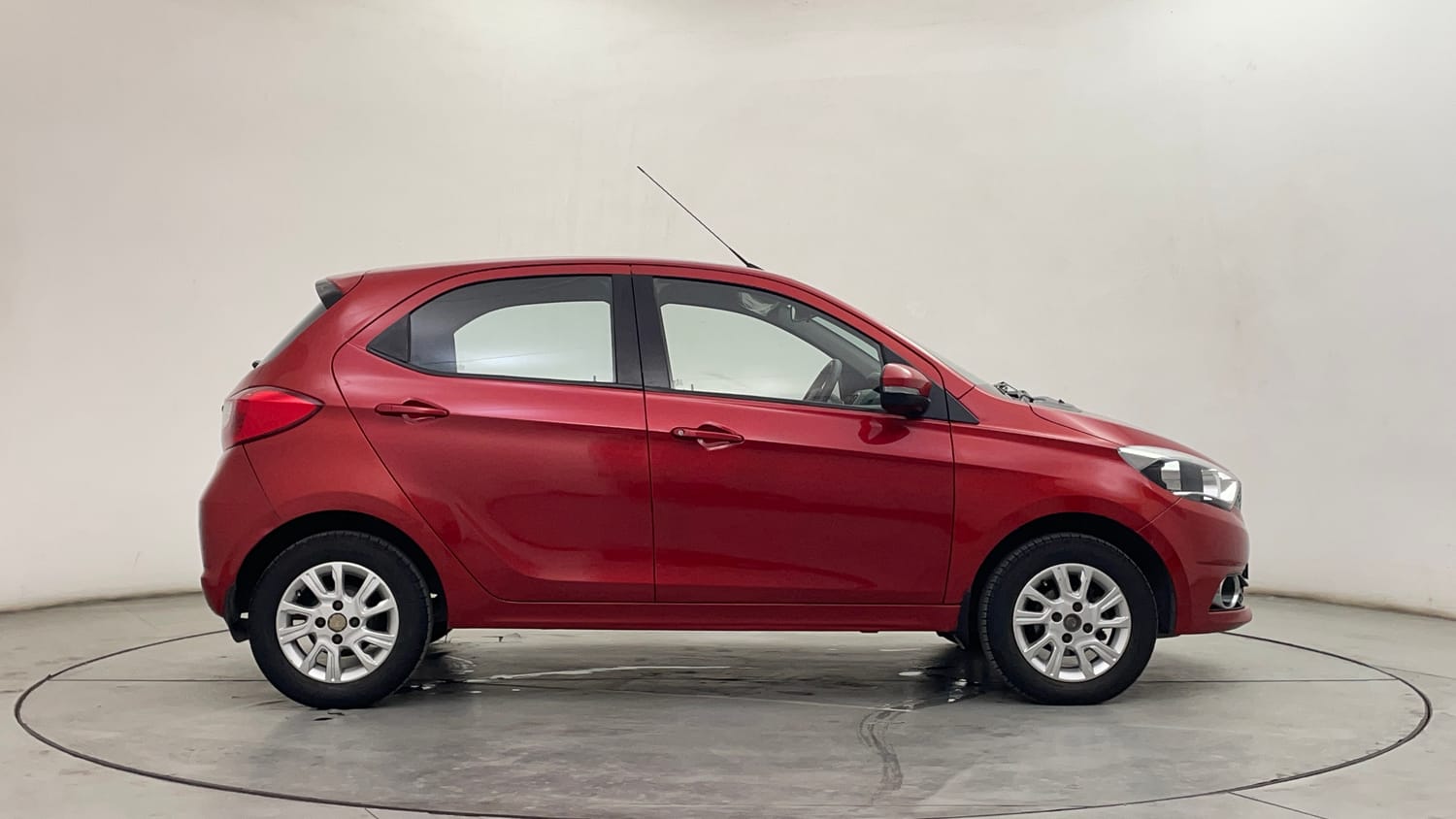 Used 2017 Tata Tiago Revotron XZ Petrol Manual exterior RIGHT SIDE VIEW