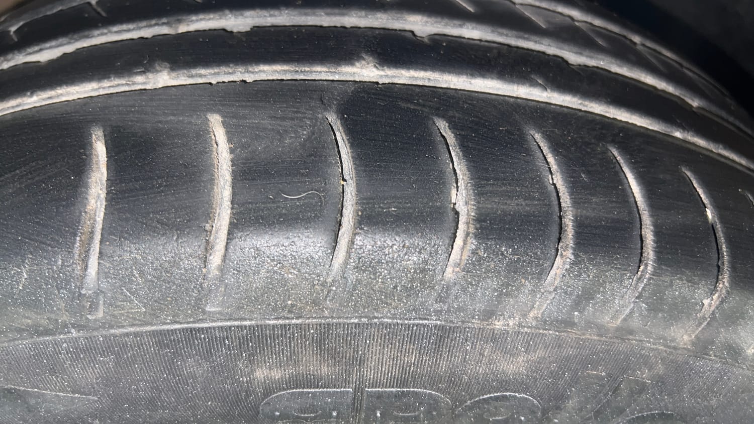Used 2020 Hyundai Elite i20 Sportz Plus 1.2 Petrol Manual tyres RIGHT FRONT TYRE TREAD VIEW