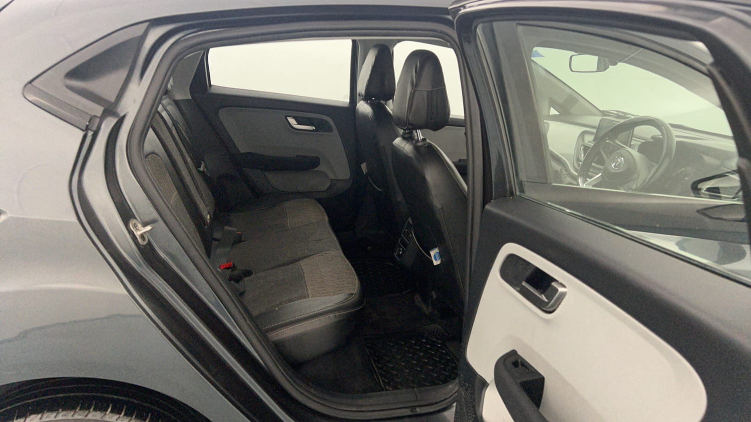 Used 2021 Tata Altroz XZ Petrol Petrol Manual interior RIGHT SIDE REAR DOOR CABIN VIEW