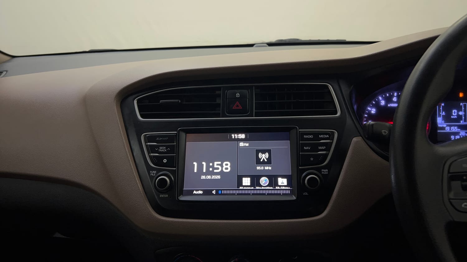Used 2020 Hyundai Elite i20 Sportz Plus 1.2 Petrol Manual top_features Integrated (in-dash) music system