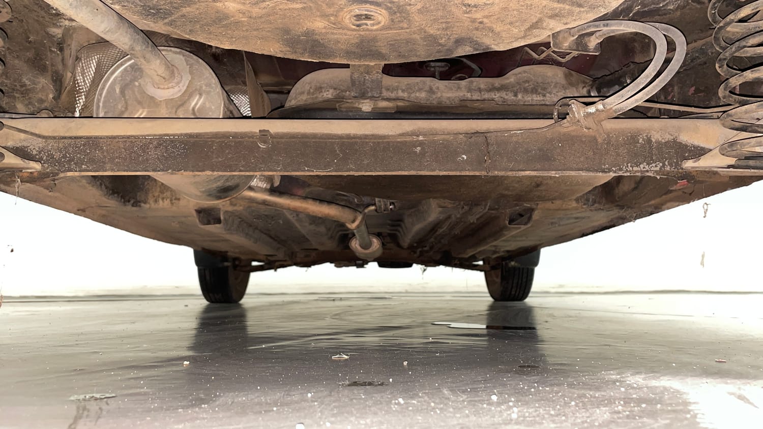 Used 2016 Renault Kwid 1.0 RXT Petrol Manual extra REAR UNDERBODY VIEW (TAKEN FROM REAR)
