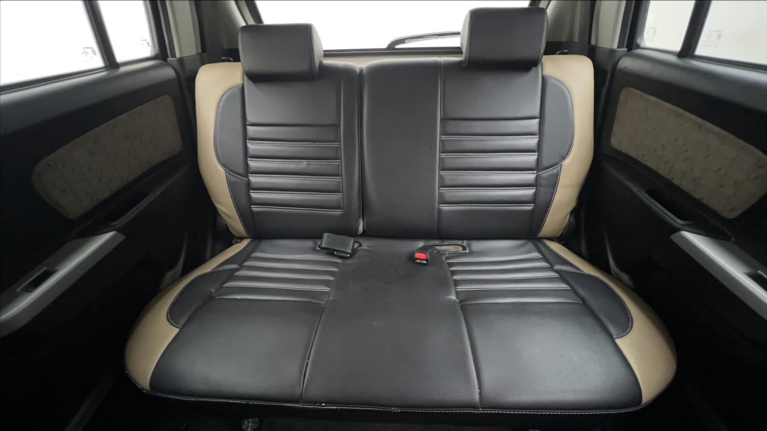 Used 2015 Maruti Suzuki Wagon R VXI Petrol Manual interior REAR SEAT CONDITION VIEW