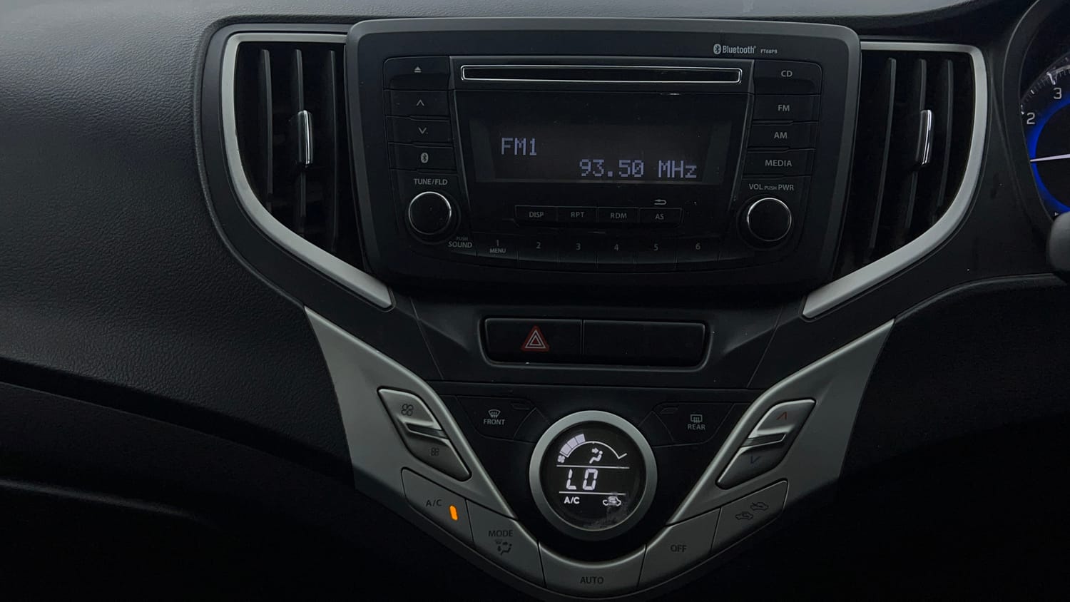 Used 2016 Maruti Suzuki Baleno Delta 1.2 Petrol Manual top_features Integrated (in-dash) music system