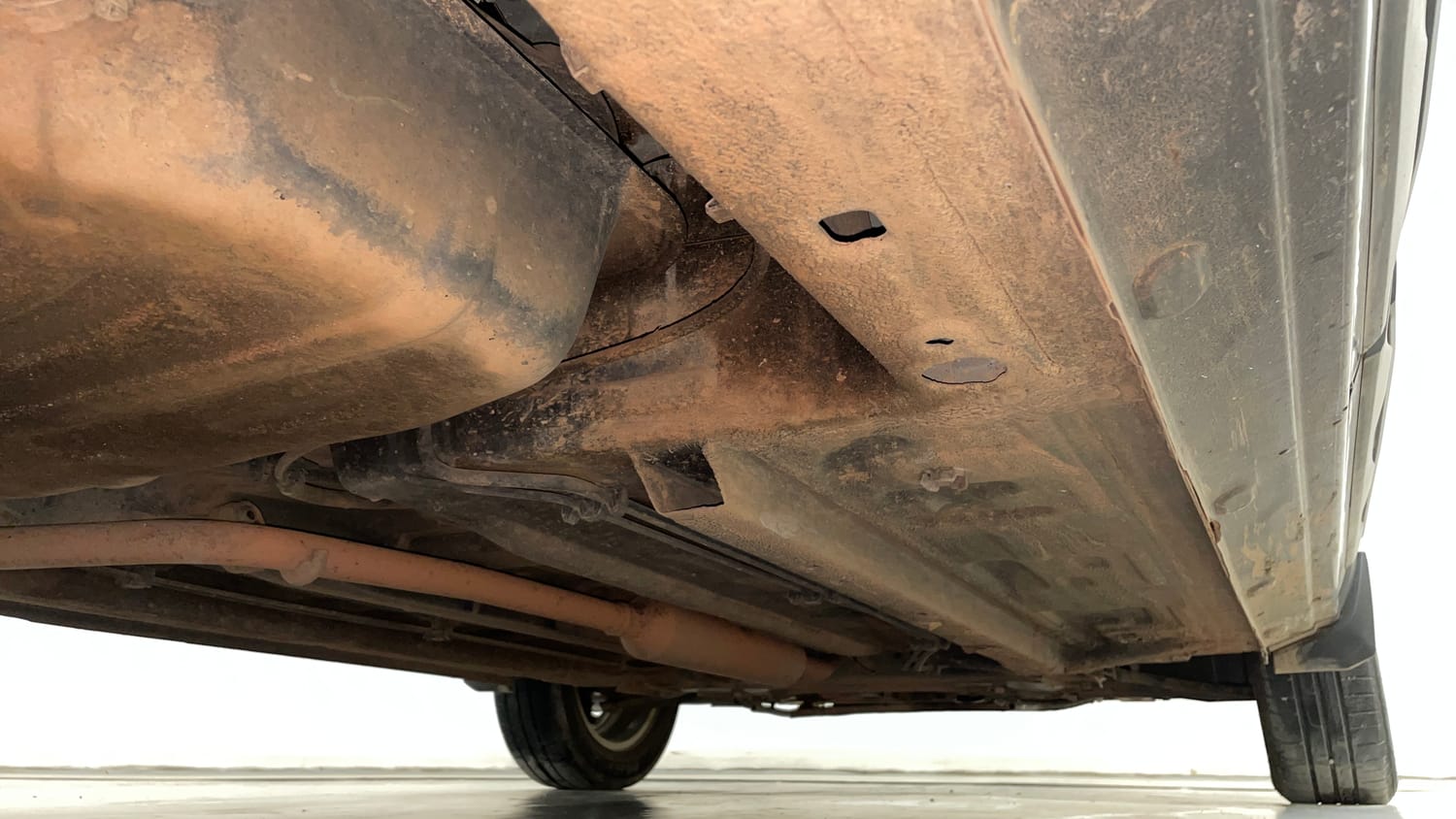 Used 2022 Renault Triber RXZ EASY-R AMT Dual Tone Petrol Automatic extra REAR RIGHT UNDERBODY VIEW