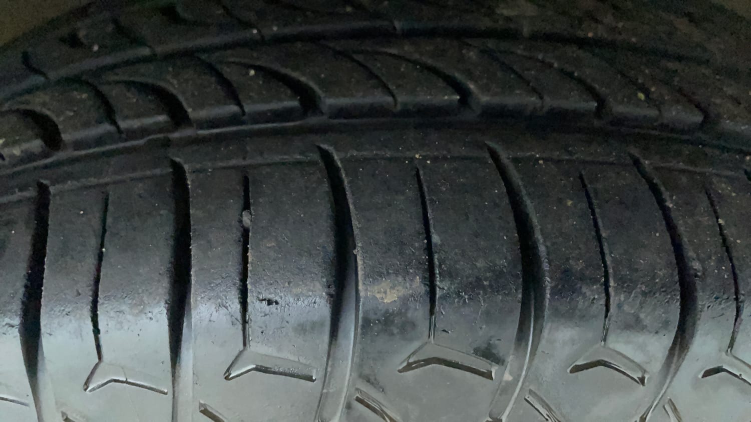 Used 2017 Volkswagen Ameo Trendline 1.2L (P) Petrol Manual tyres RIGHT FRONT TYRE TREAD VIEW