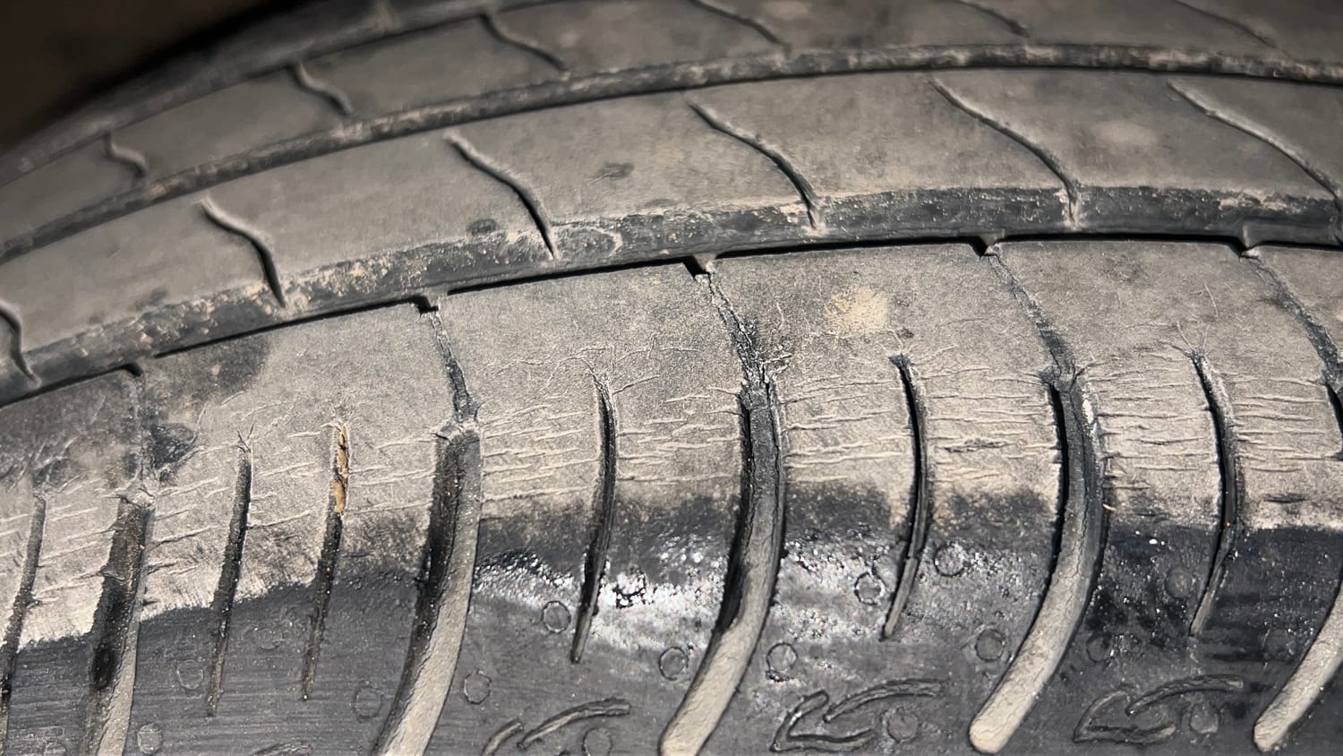 Used 2016 Maruti Suzuki Baleno Delta 1.2 Petrol Manual tyres LEFT FRONT TYRE TREAD VIEW