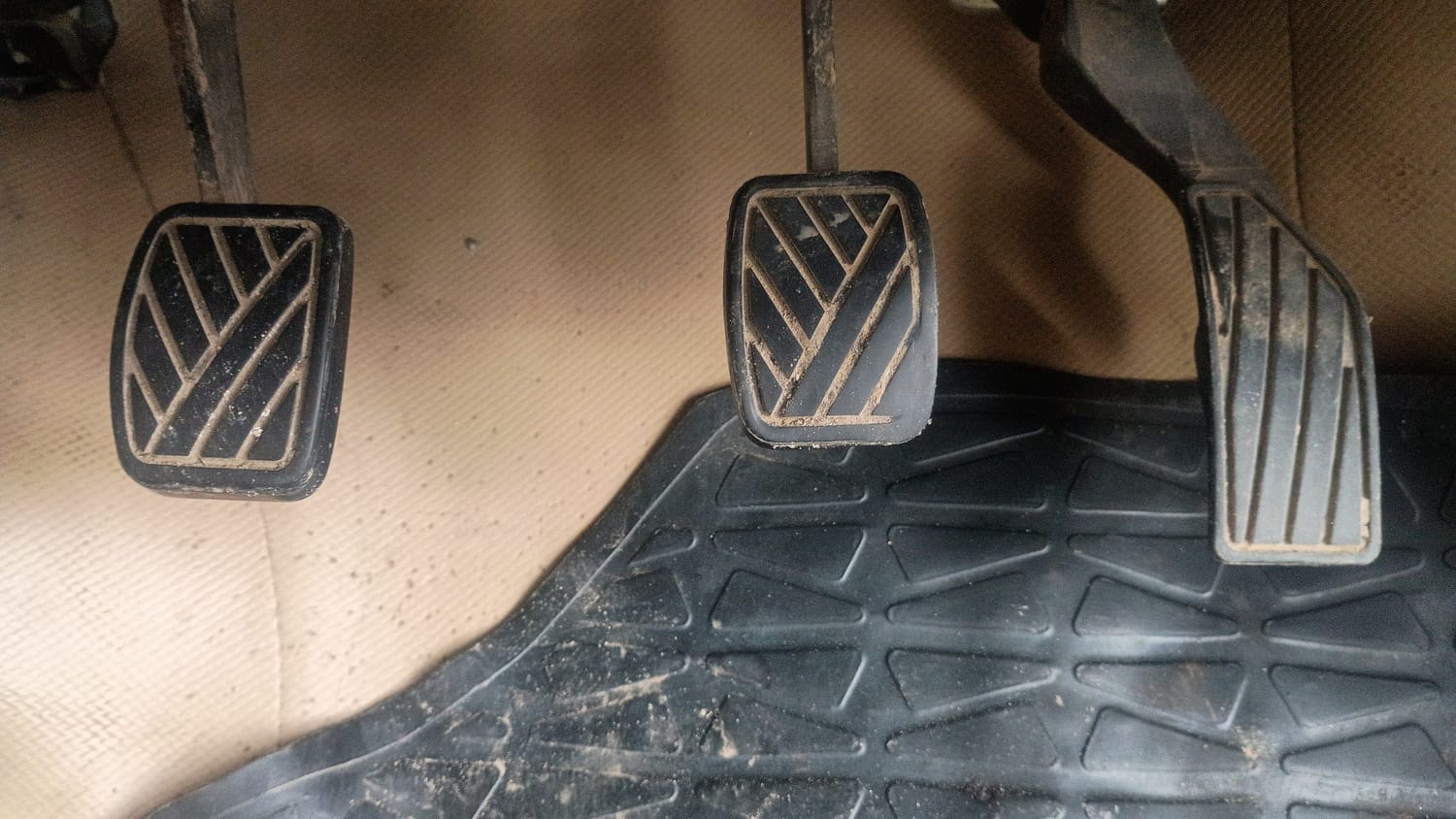 Used 2015 Maruti Suzuki Swift Dzire VXI Petrol Manual interior PEDALS VIEW