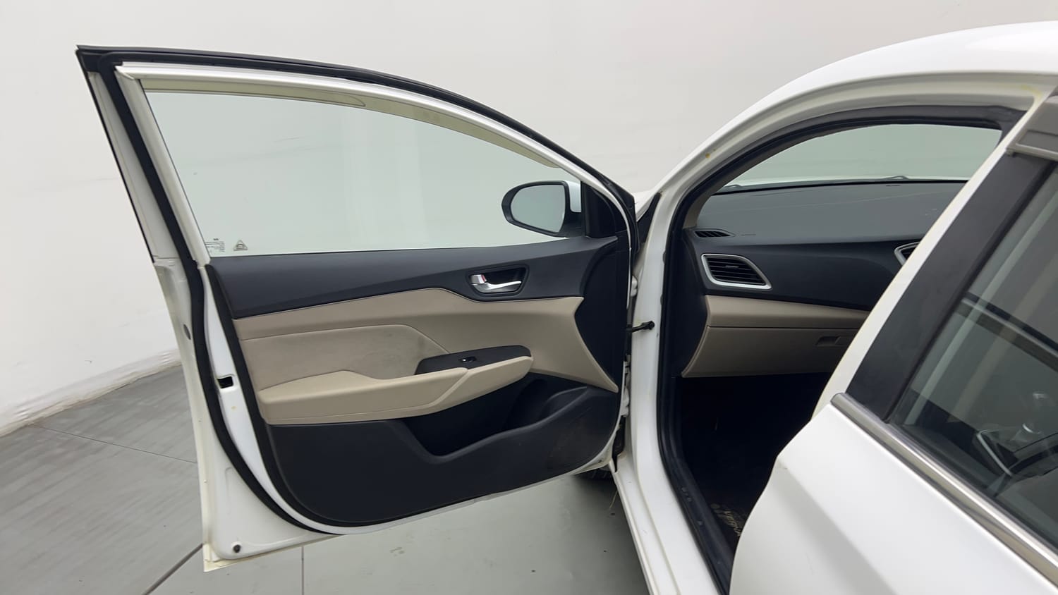 Used 2019 Hyundai Verna EX 1.4 VTVT Petrol Manual interior LEFT FRONT DOOR OPEN VIEW
