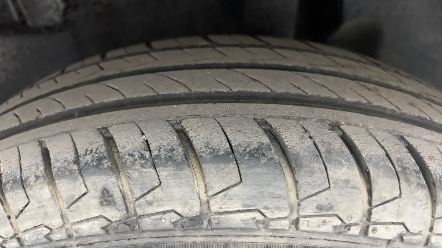 Used 2021 Maruti Suzuki Swift VXi AMT Petrol Automatic tyres LEFT REAR TYRE TREAD VIEW