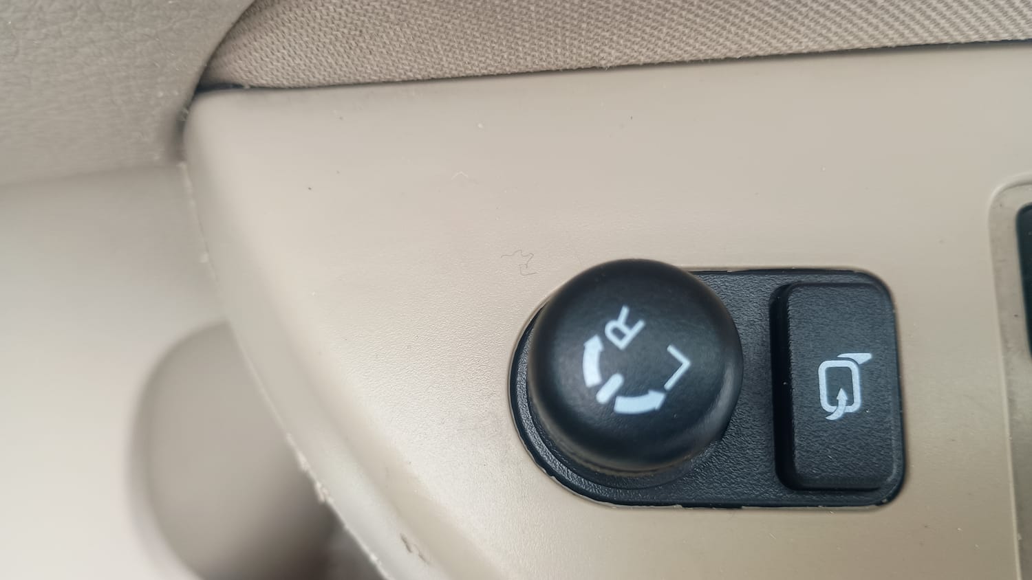 Used 2015 Maruti Suzuki Swift Dzire VXI Petrol Manual top_features Adjustable ORVM