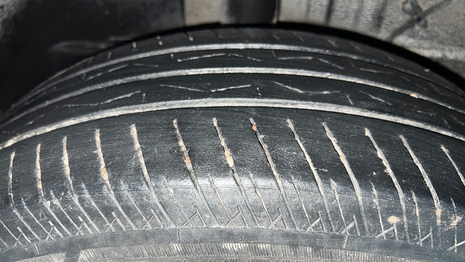 Used 2024 Tata Punch Accomplished iCNG Cng Manual tyres RIGHT REAR TYRE TREAD VIEW