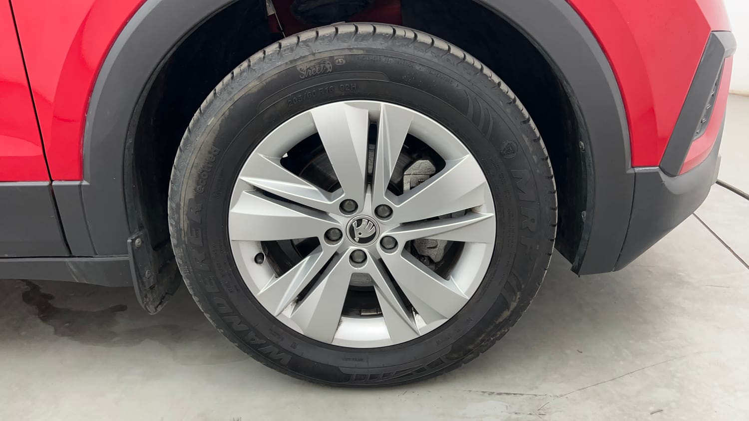 Used 2024 Skoda Kushaq Ambition 1.0L TSI MT Petrol Manual tyres RIGHT FRONT TYRE RIM VIEW