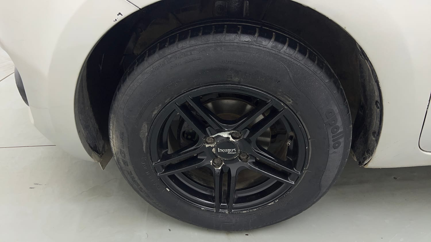 Used 2018 Maruti Suzuki Swift VXi AMT Petrol Automatic tyres LEFT FRONT TYRE RIM VIEW