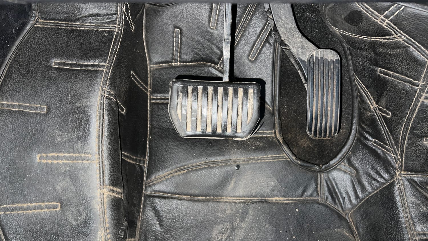 Used 2022 Tata Harrier XTA Plus Diesel Automatic interior PEDALS VIEW